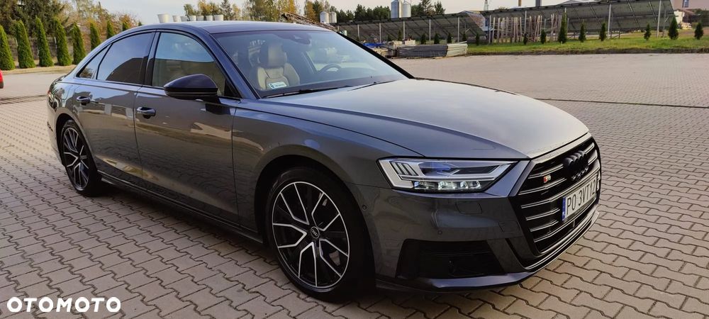 Audi S8 - 2