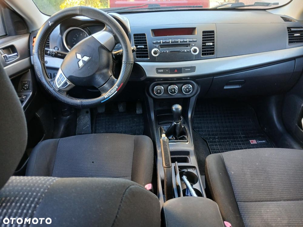 Mitsubishi Lancer 1.6 Invite - 3