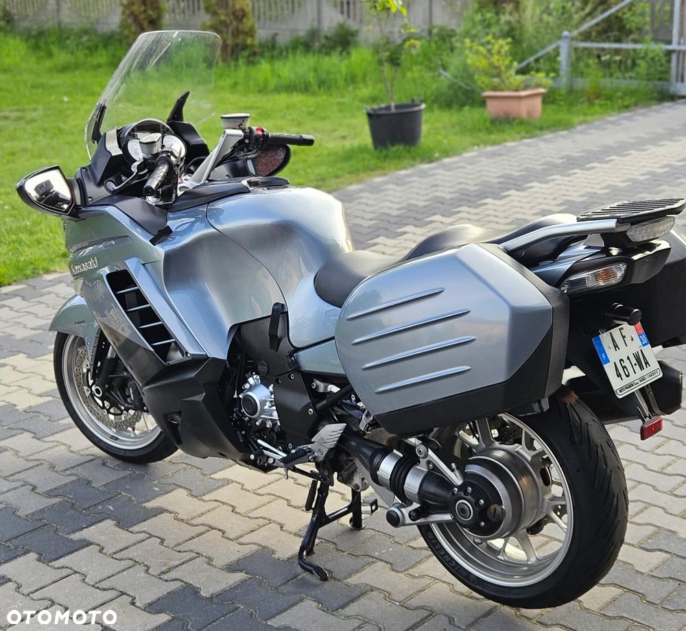Kawasaki GTR - 12