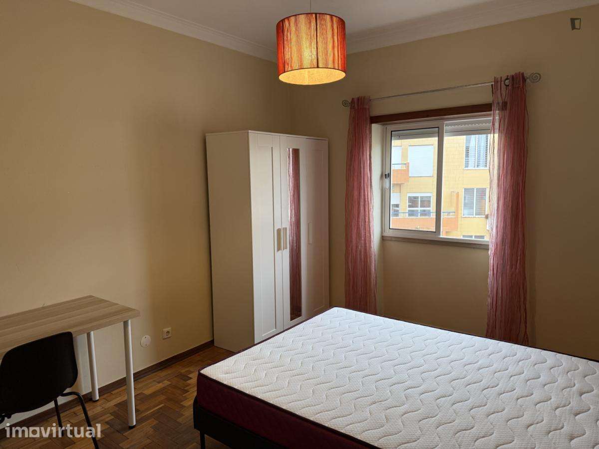 Quarto - localizado em Olivais Coimbra - Grande imagem: 3/12