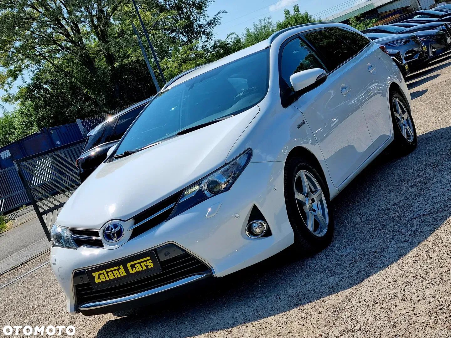 Toyota Auris Hybrid 135 Premium - 1