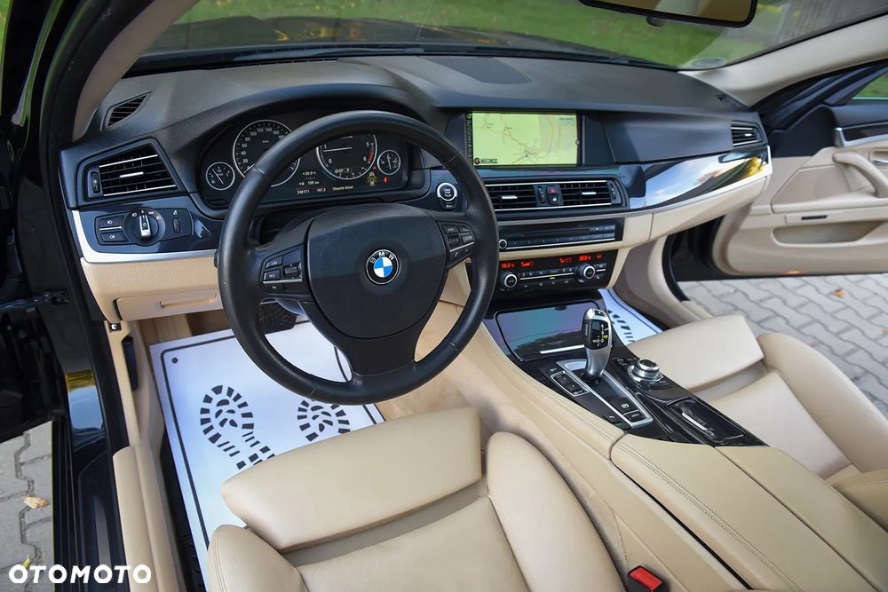 BMW Seria 5 525d Luxury Line - 28