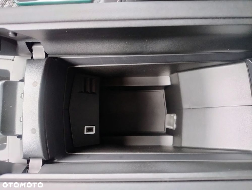 Peugeot 308 1.2 mHEV GT S&S e-DCS6 - 28