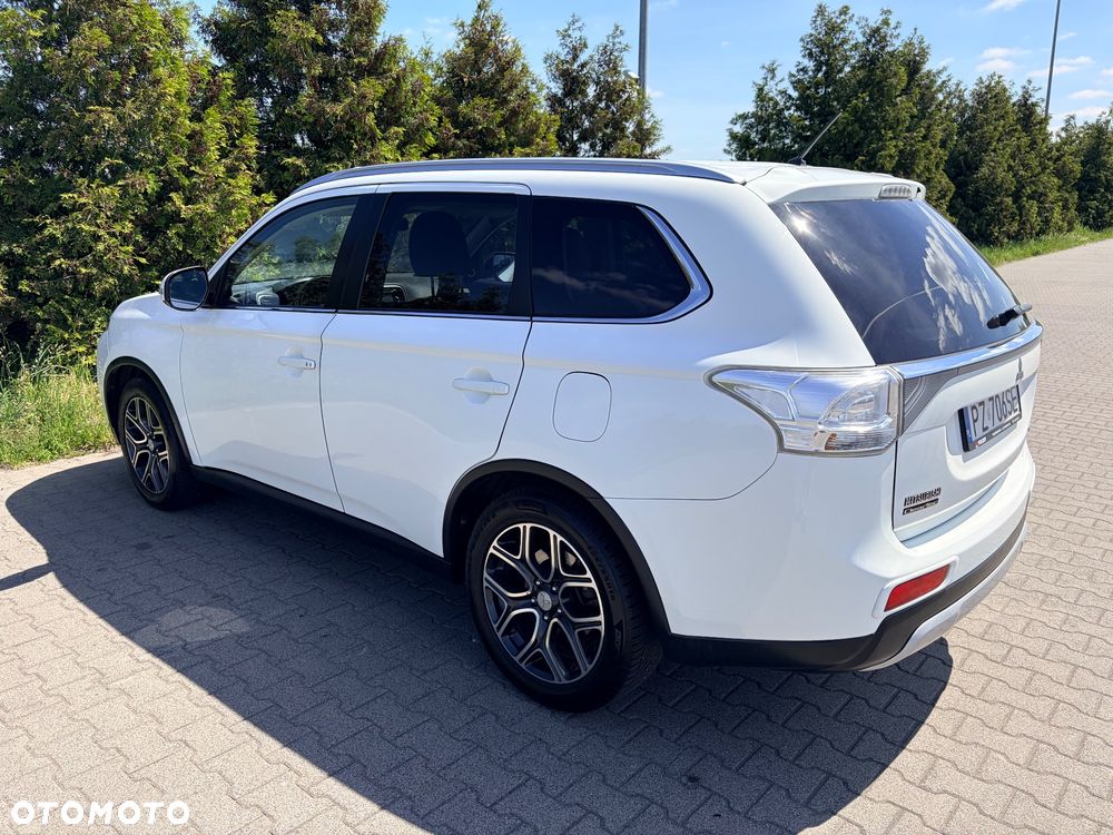 Mitsubishi Outlander 2.0 Instyle + 4WD CVT - 6