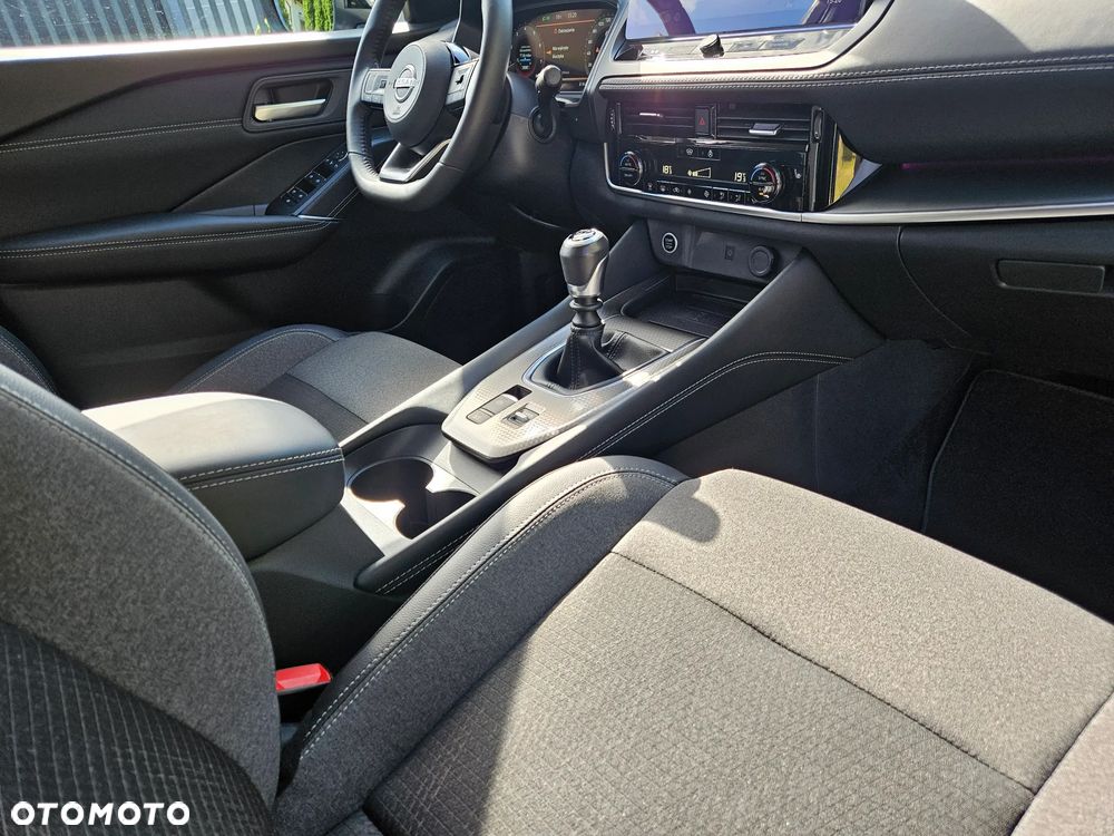 Nissan Qashqai 1.3 DIG-T MHEV Premiere Edition - 24