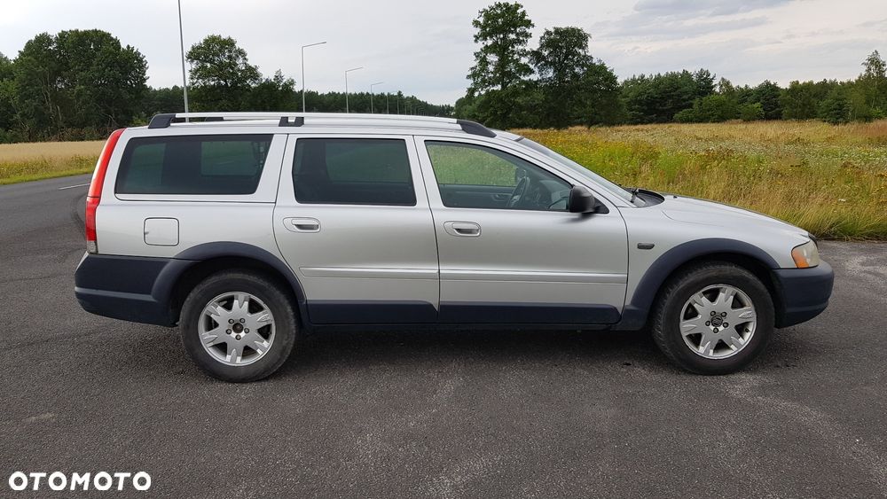 Volvo XC 70 D5 AWD Momentum - 4