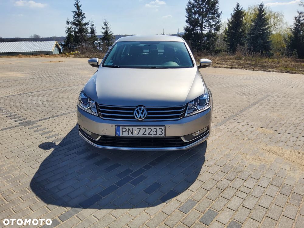 Volkswagen Passat - 1