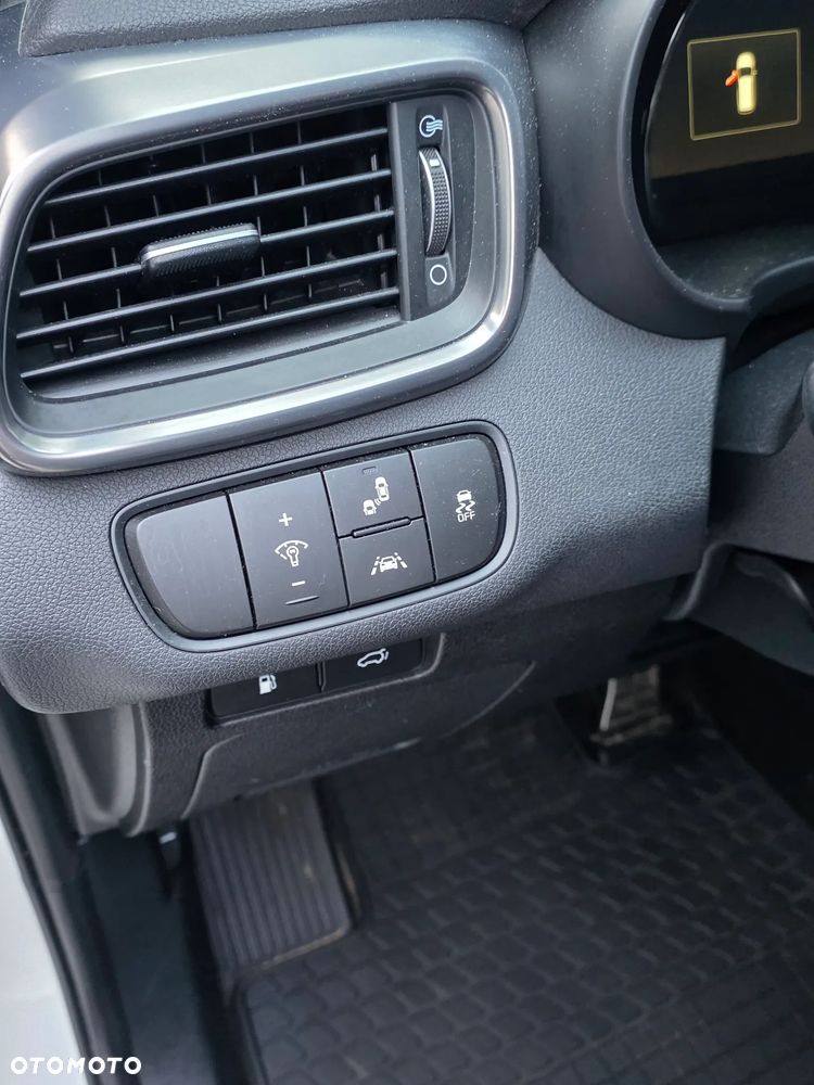 Kia Sorento - 25