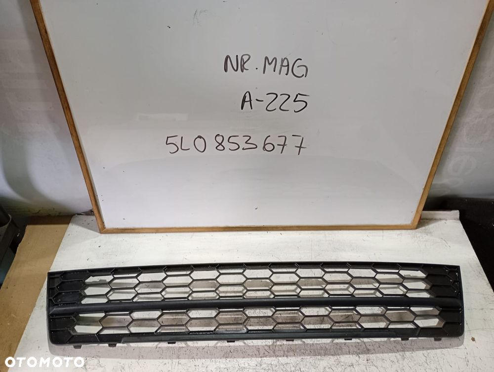KRATKA ZDERZAKA ŚRODKOWA PRZÓD SKODA YETI 5L0853677 - 1