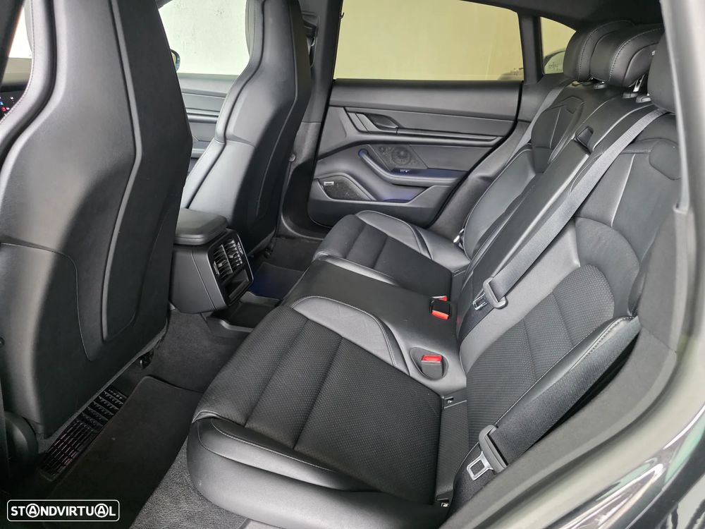 Porsche Taycan Sport Turismo Standard - 32