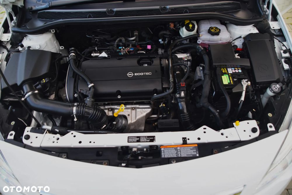 Opel Astra 1.6 Turbo White Edition - 23