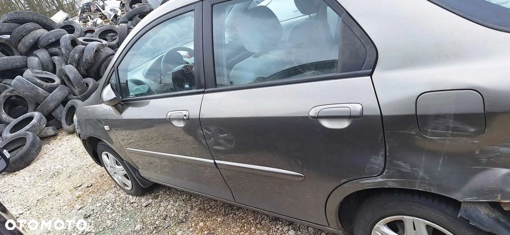 Honda CITY IV lift 1,4 rozrusznik - 8