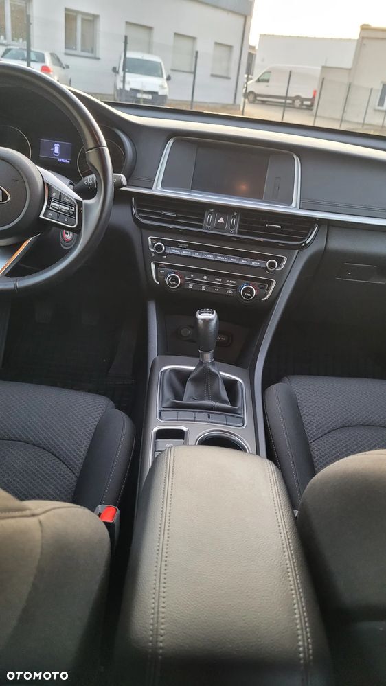 Kia Optima 2.0 M - 12