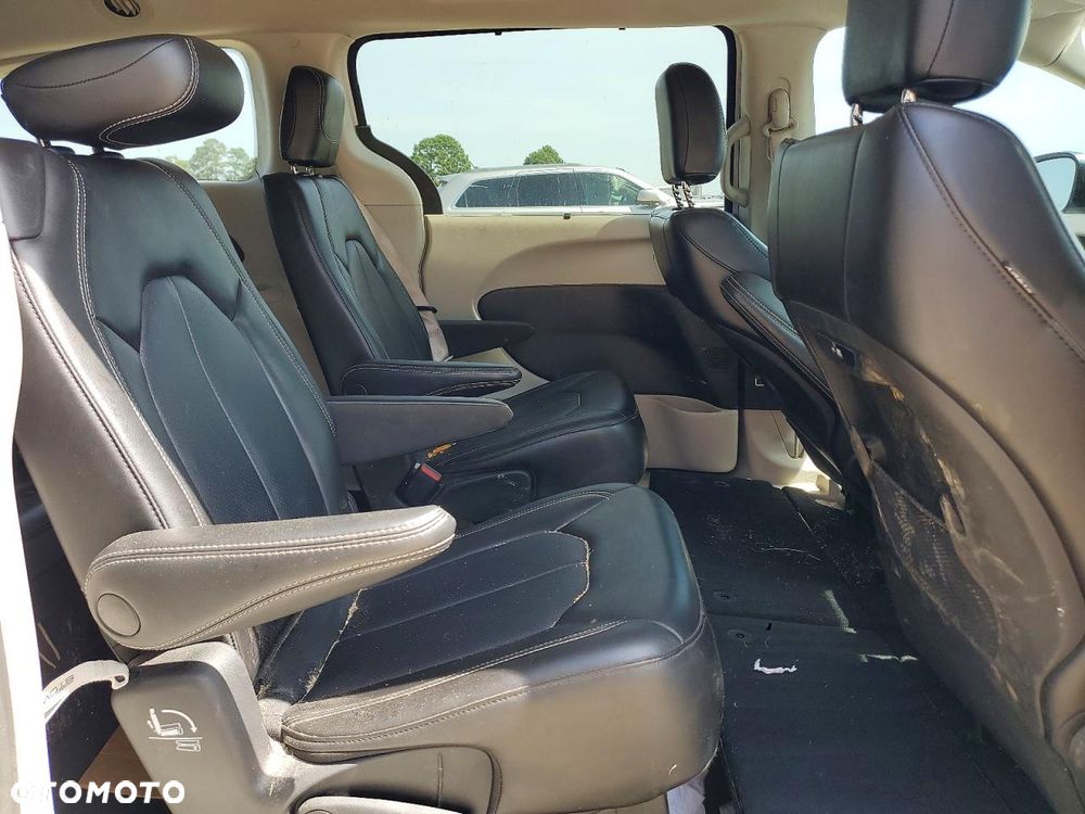 Chrysler Pacifica - 10
