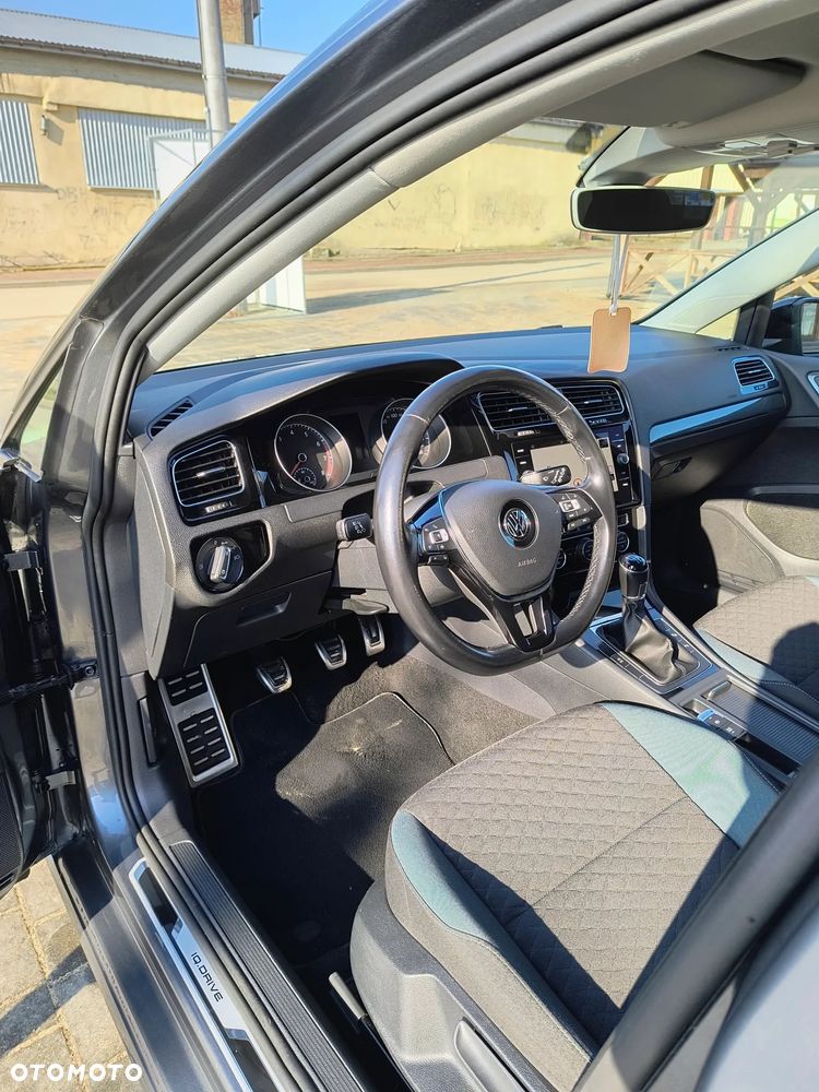 Volkswagen Golf - 25