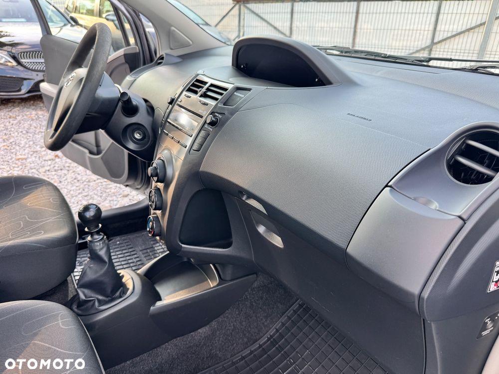 Toyota Yaris - 22