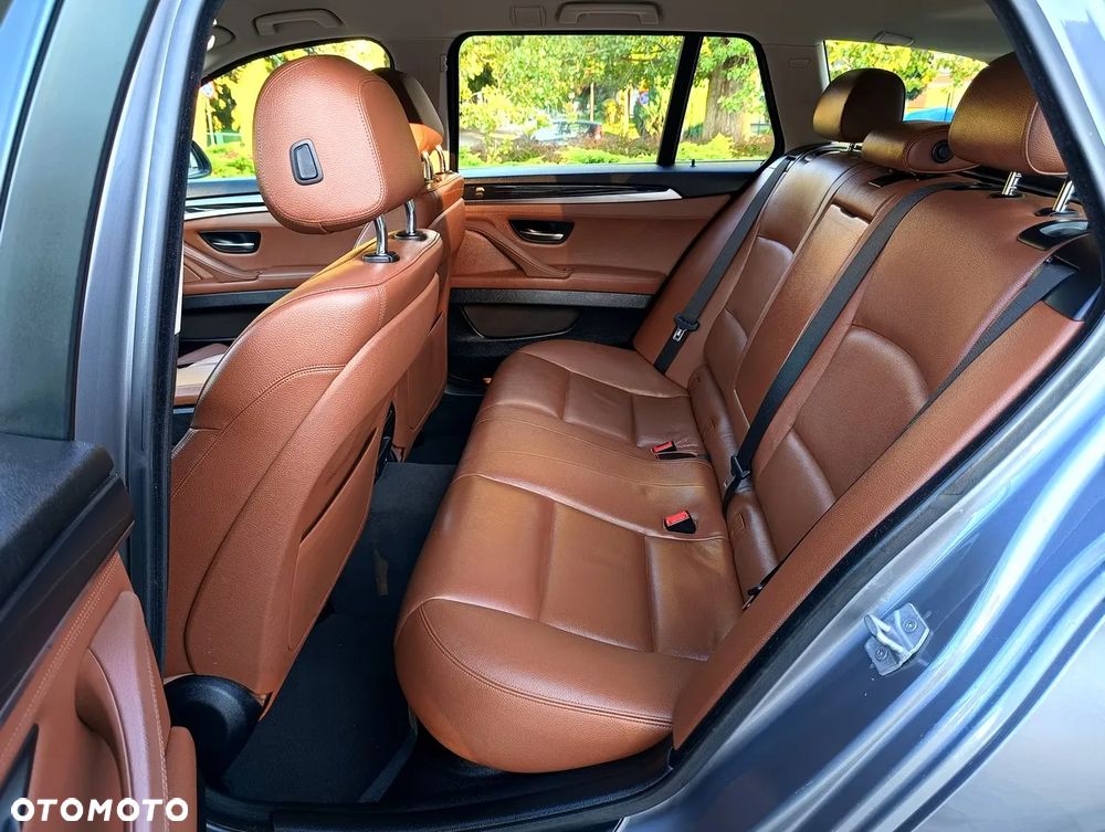 BMW Seria 5 525d Touring Sport-Aut Luxury Line - 15