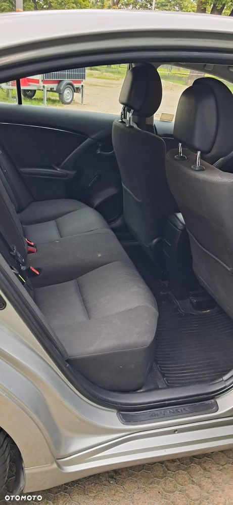 Toyota Avensis 1.6 Luna - 6