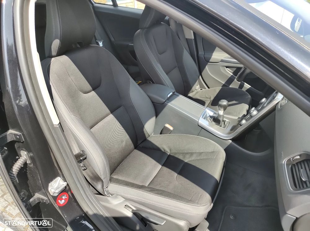 Volvo V60 1.6 D2 Drive Momentum Start/Stop - 19