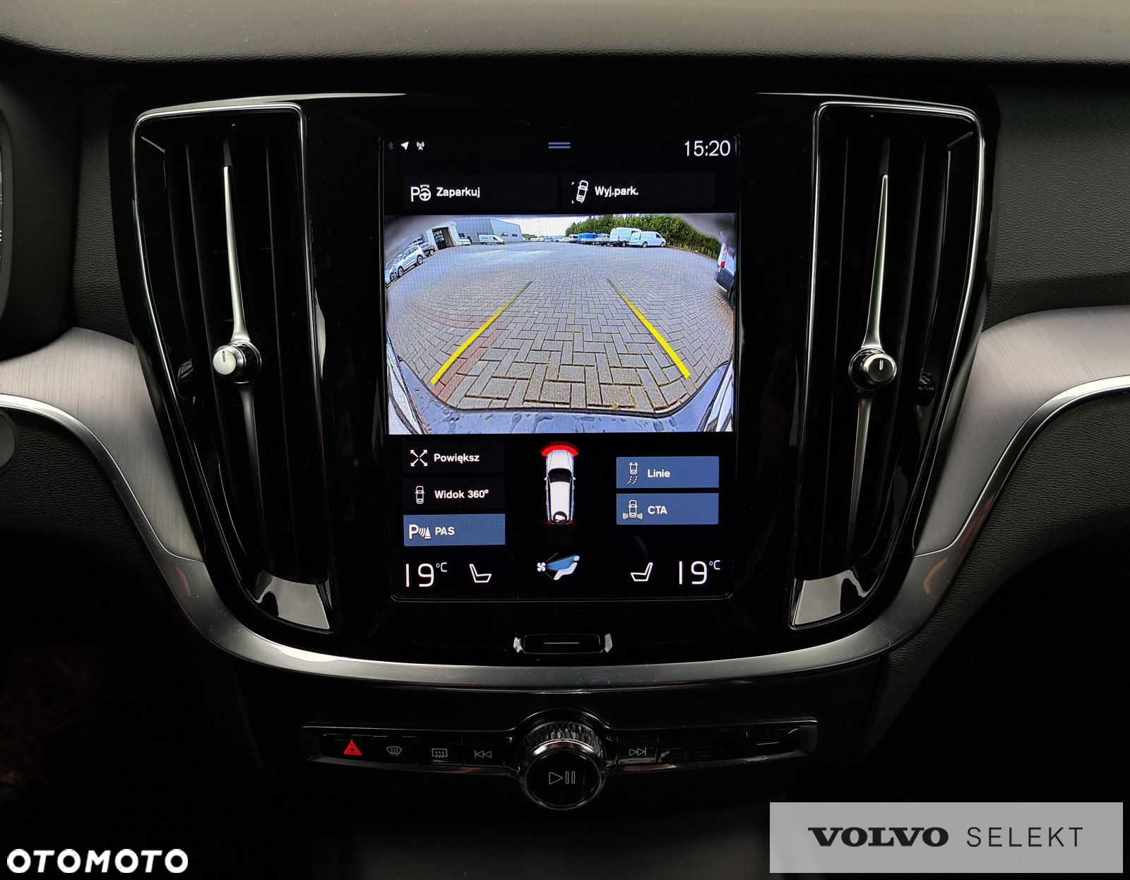 Volvo V60 Cross Country - 24