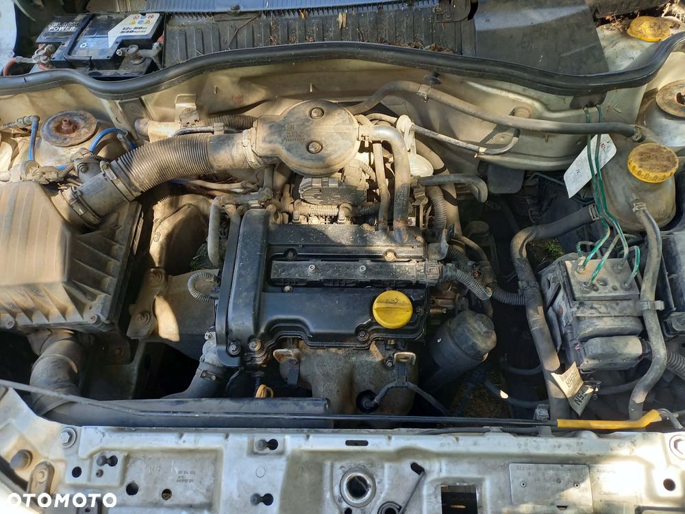 części OPEL CORSA C hatchback 3drzwi 1.0 benzyna 2002r. Srebrny maska drzwi zderzak klapa fotele - 5