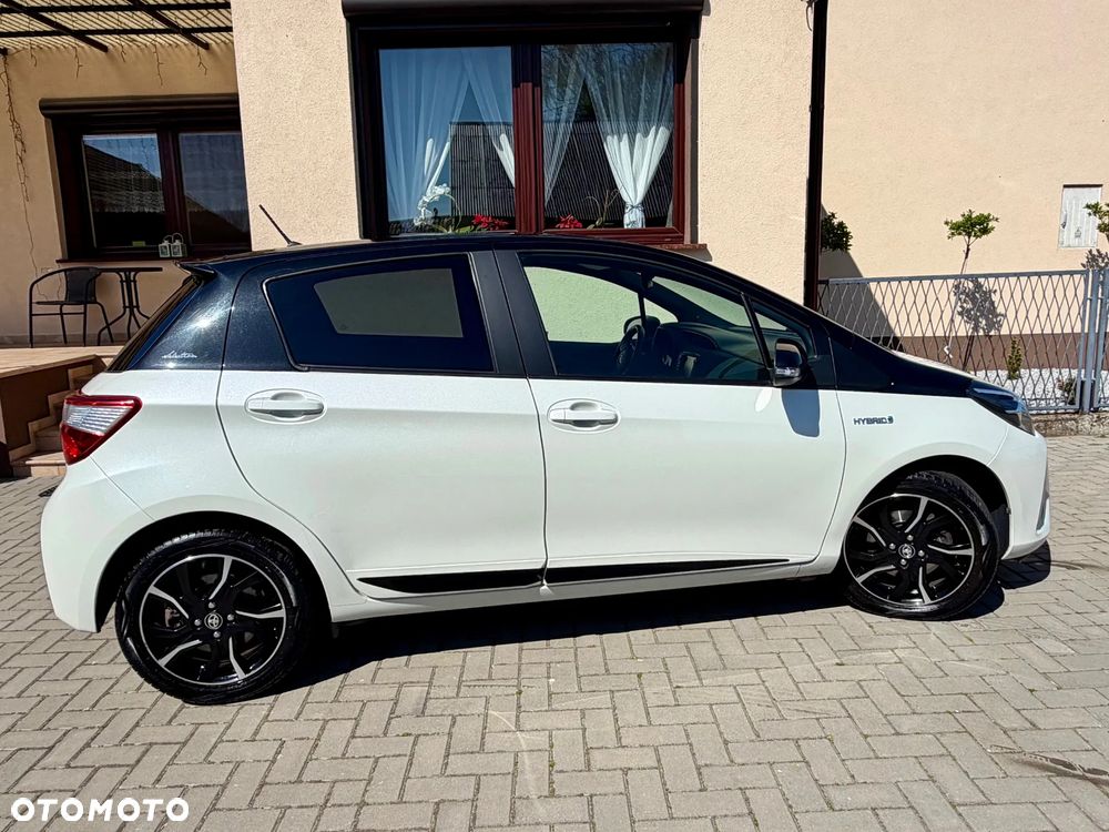 Toyota Yaris Hybrid 100 Selection Passion - 12