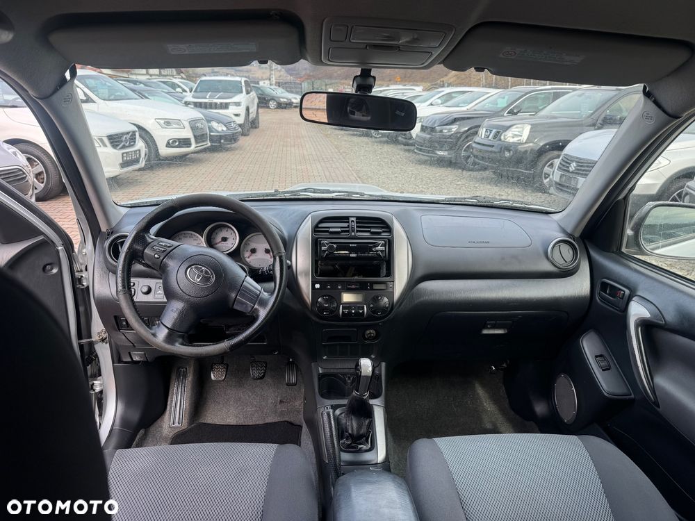 Toyota RAV4 D-4D 4x4 - 11
