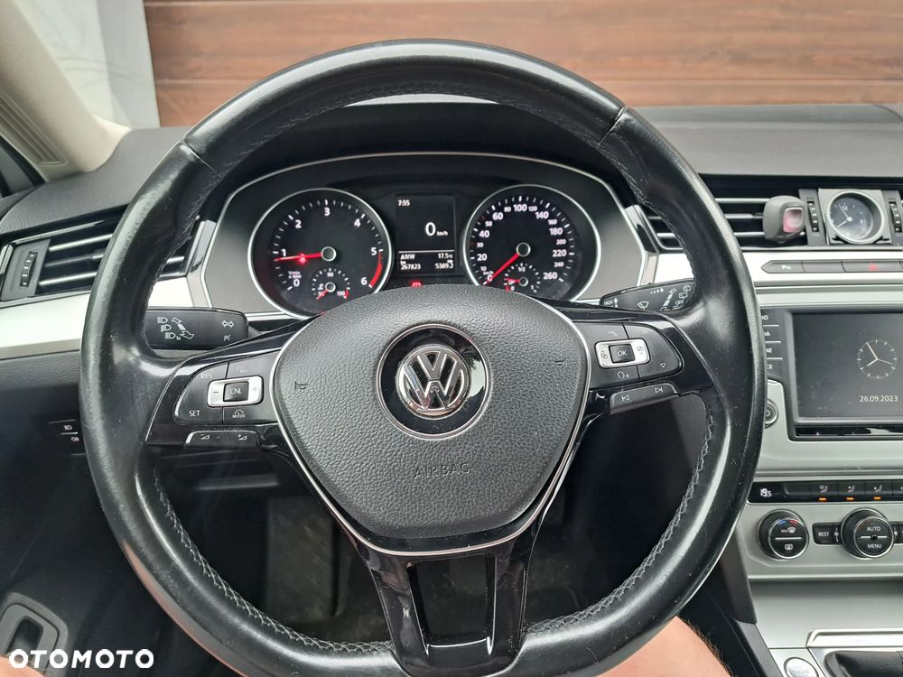 Volkswagen Passat 2.0 TDI BMT Comfortline - 12