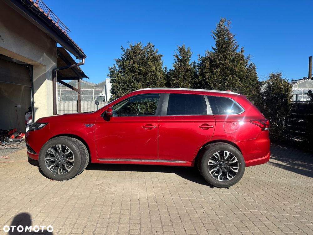 Mitsubishi Outlander 2.0 4WD Top - 16