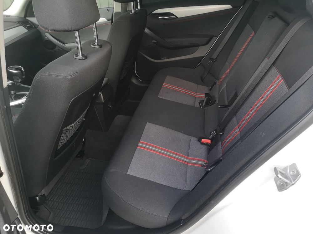 BMW X1 xDrive20i Sport Line - 30