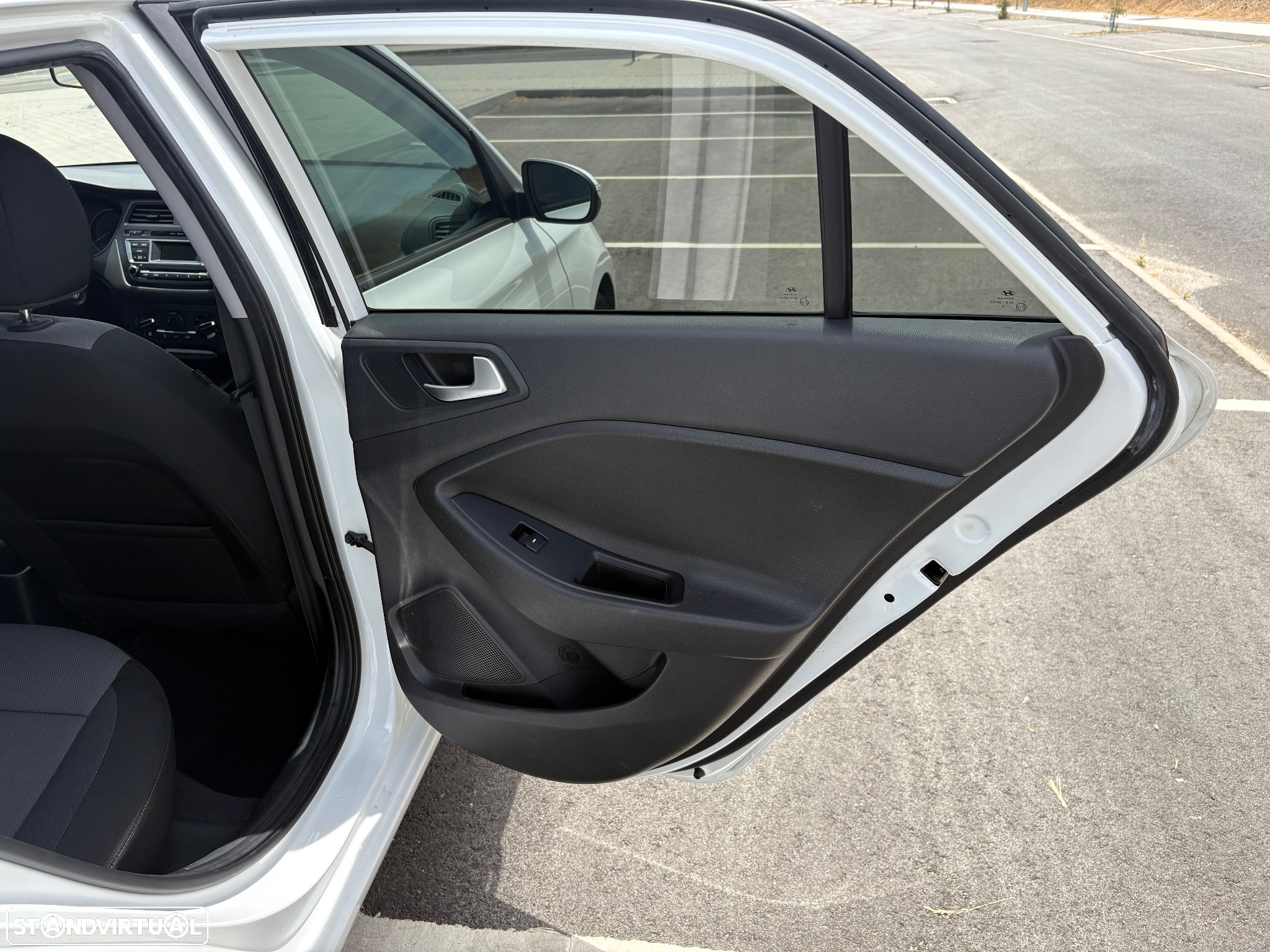 Hyundai i20 1.1 CRDi Blue Access+Bluetooth - 34