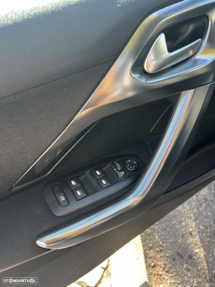 Peugeot 2008 1.2 PureTech Allure - 8