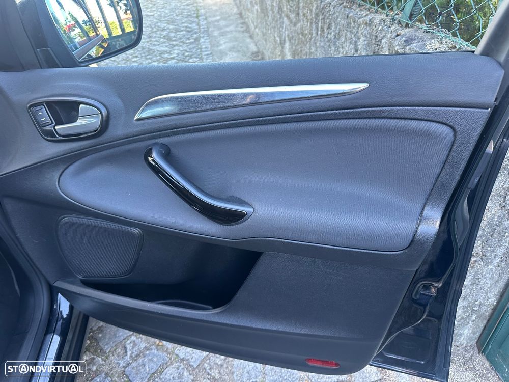 Ford S-Max 2.0 TDCi Titanium 7L - 33