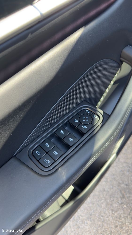 Porsche Macan Electric 4 - 24