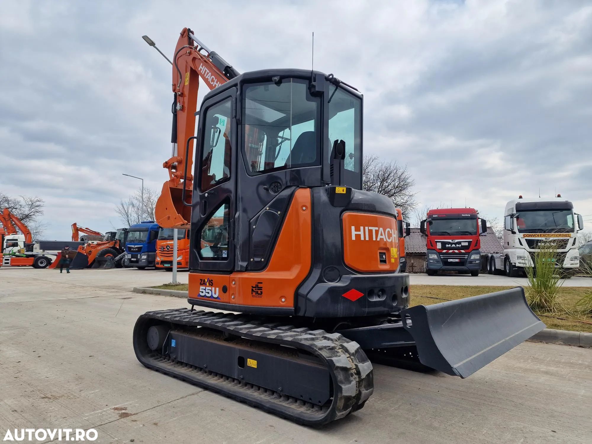Hitachi ZX55U-6, 5,5tone, 2023, 551h, cupa ingusta, cupa taluz noua, Inst picon, Aer conditionat, posibilitate leasing, EX DEMO-stare CA NOU, PROMOTIE 49.900 EUR+tva - 1