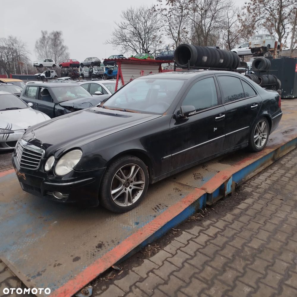 Mercedes W 211 na części . - 4