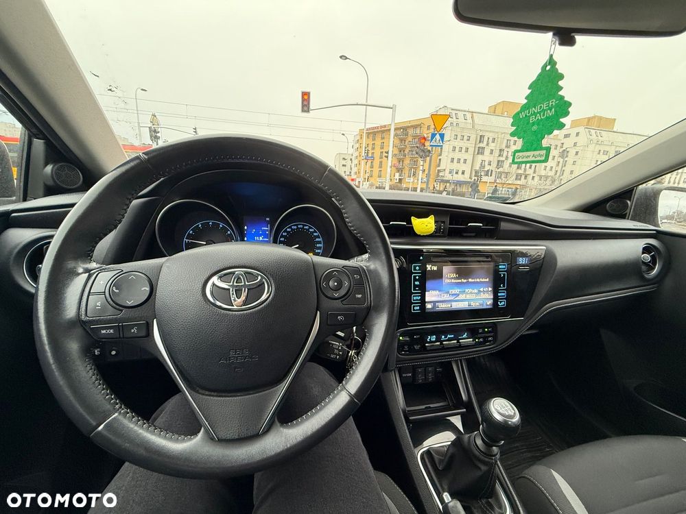 Toyota Auris 1.6 Prestige - 8