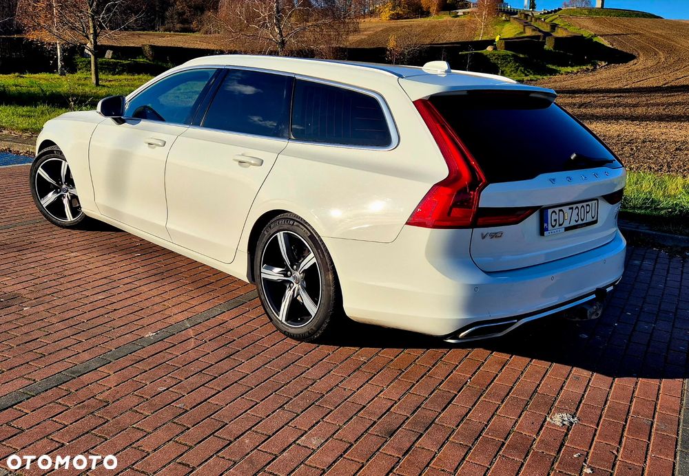 Volvo V90 D4 R-Design - 3