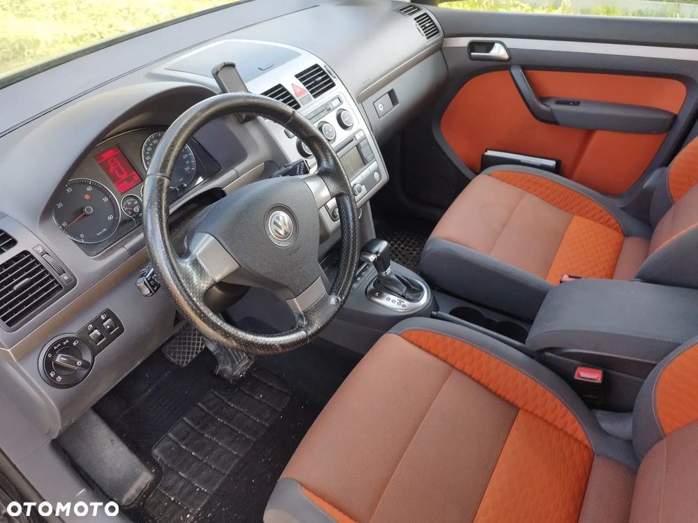 Volkswagen Touran 2.0 TDI DPF Cross DSG - 3