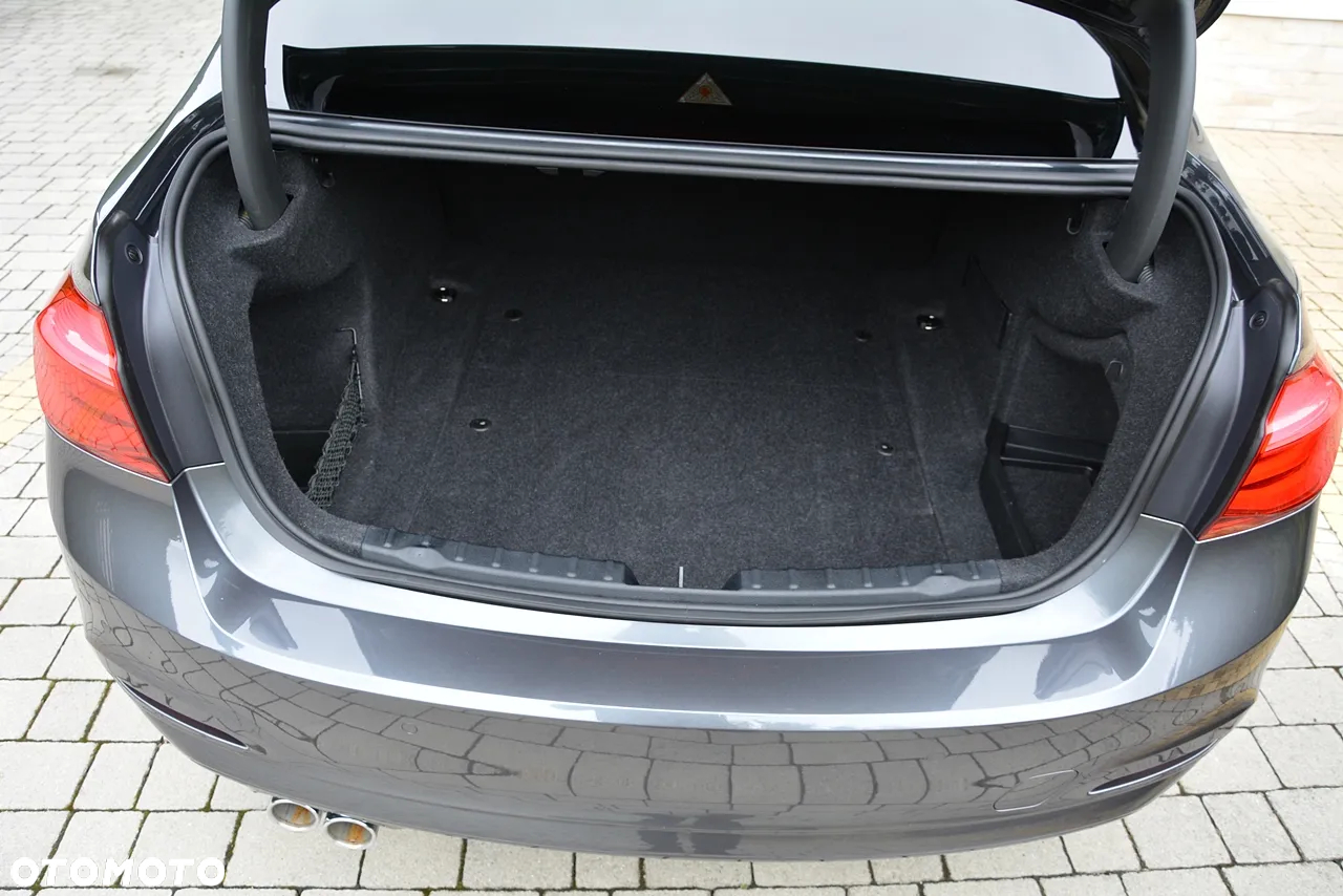 BMW Seria 3 320d - 22