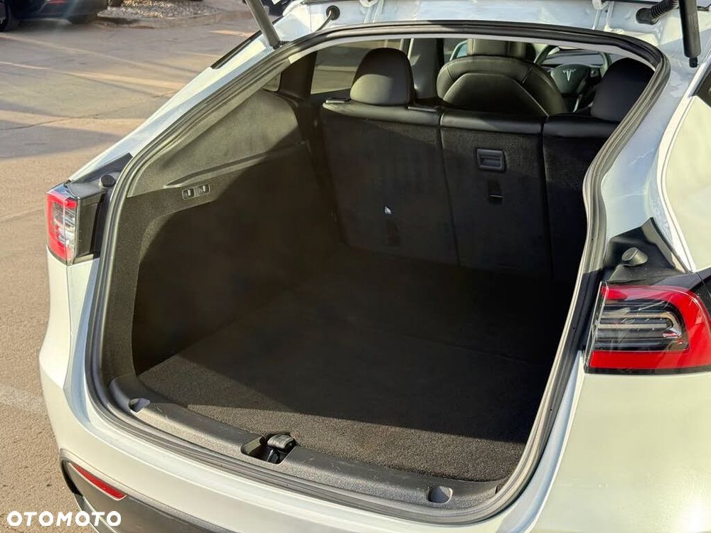 Tesla Model Y Performance Dual Motor AWD - 13