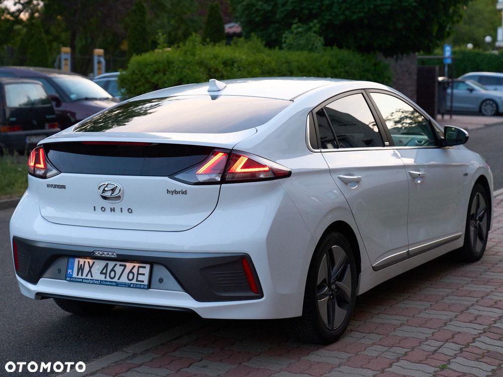 Hyundai IONIQ - 7