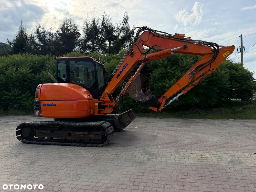 Komatsu Koparka Gąsienicowa 8 ton PC80MR-3. Sprowadzona z Norwegii. Centralne smarowanie!! Maszyna jak Nowa 2016rok. Niski Przebieg3x łamane Ramię. Klimatyzacja ser.DEKRA. Własna pompa paliwa. Ani deka luzów i wycieków. Gąsienice klepki bez zużycia! Podwozie w pięknym stanie. Okazja Maszyna zadbana!! Po serwisach eksploatacyjnych. - 34