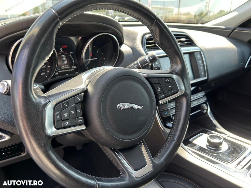 Jaguar XE 20d Aut. Prestige - 18