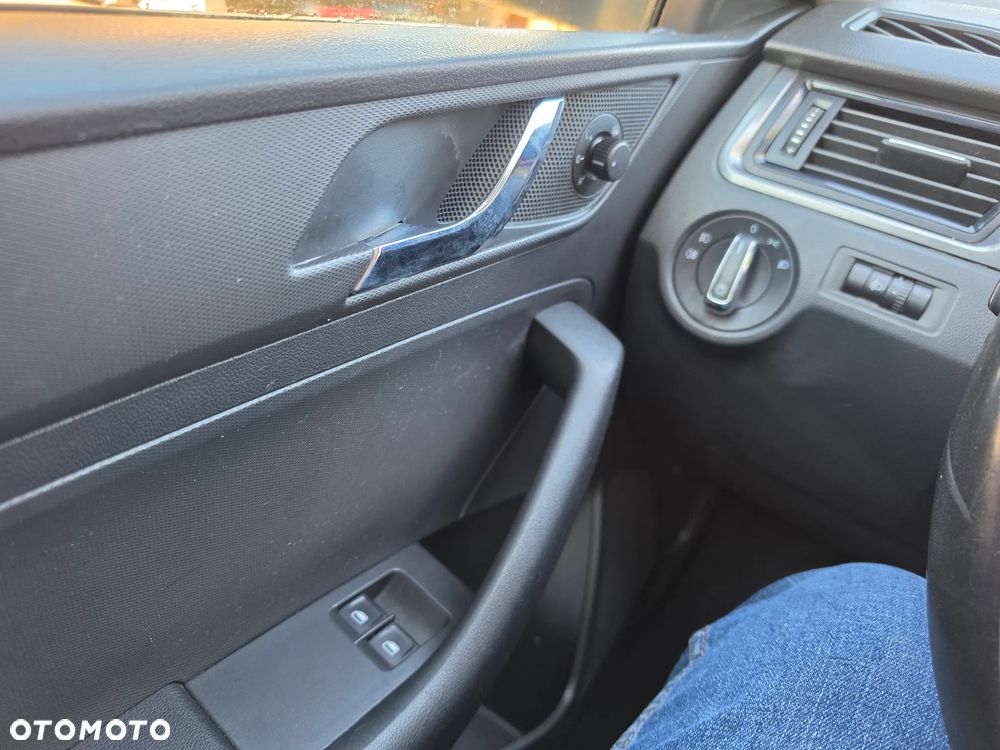 Skoda RAPID 1.2 TSI Ambition - 12