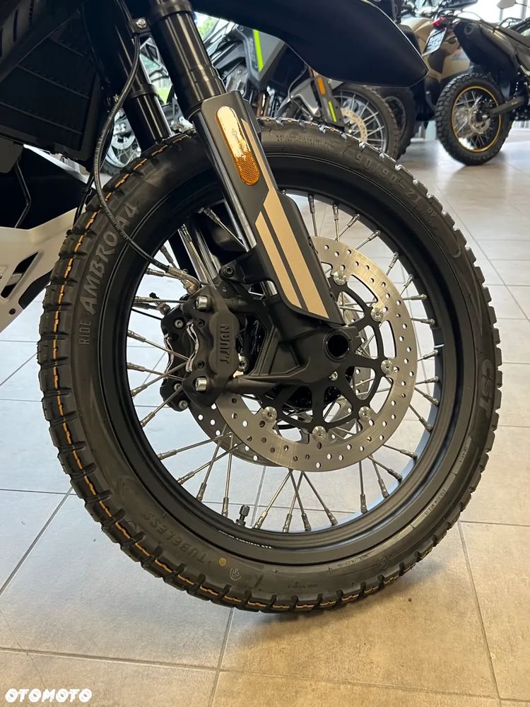 CFMoto MT - 11