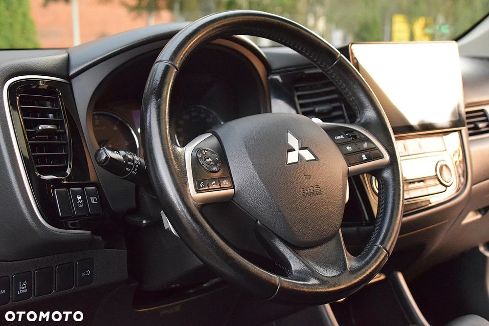 Mitsubishi Outlander 2.2 DI-D 4WD Automatik Diamant Edition+ - 32
