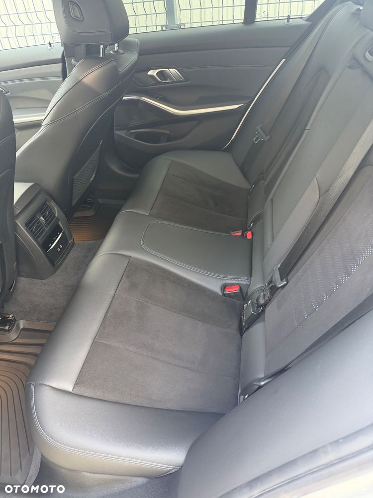 BMW Seria 3 330i M Sport sport - 9