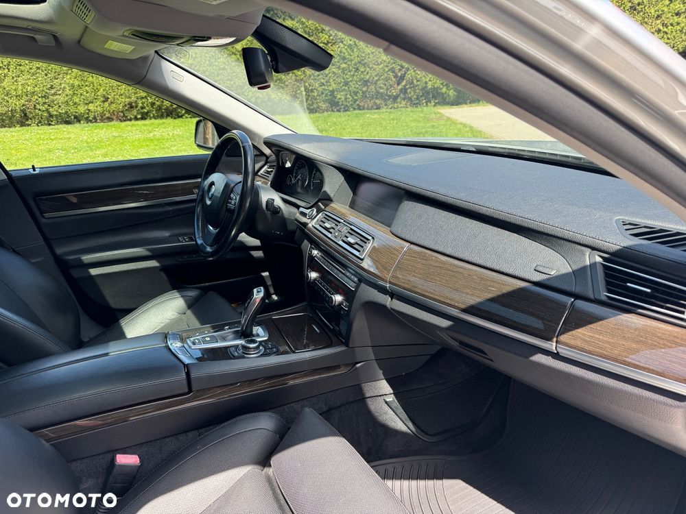 BMW Seria 7 750Li - 22