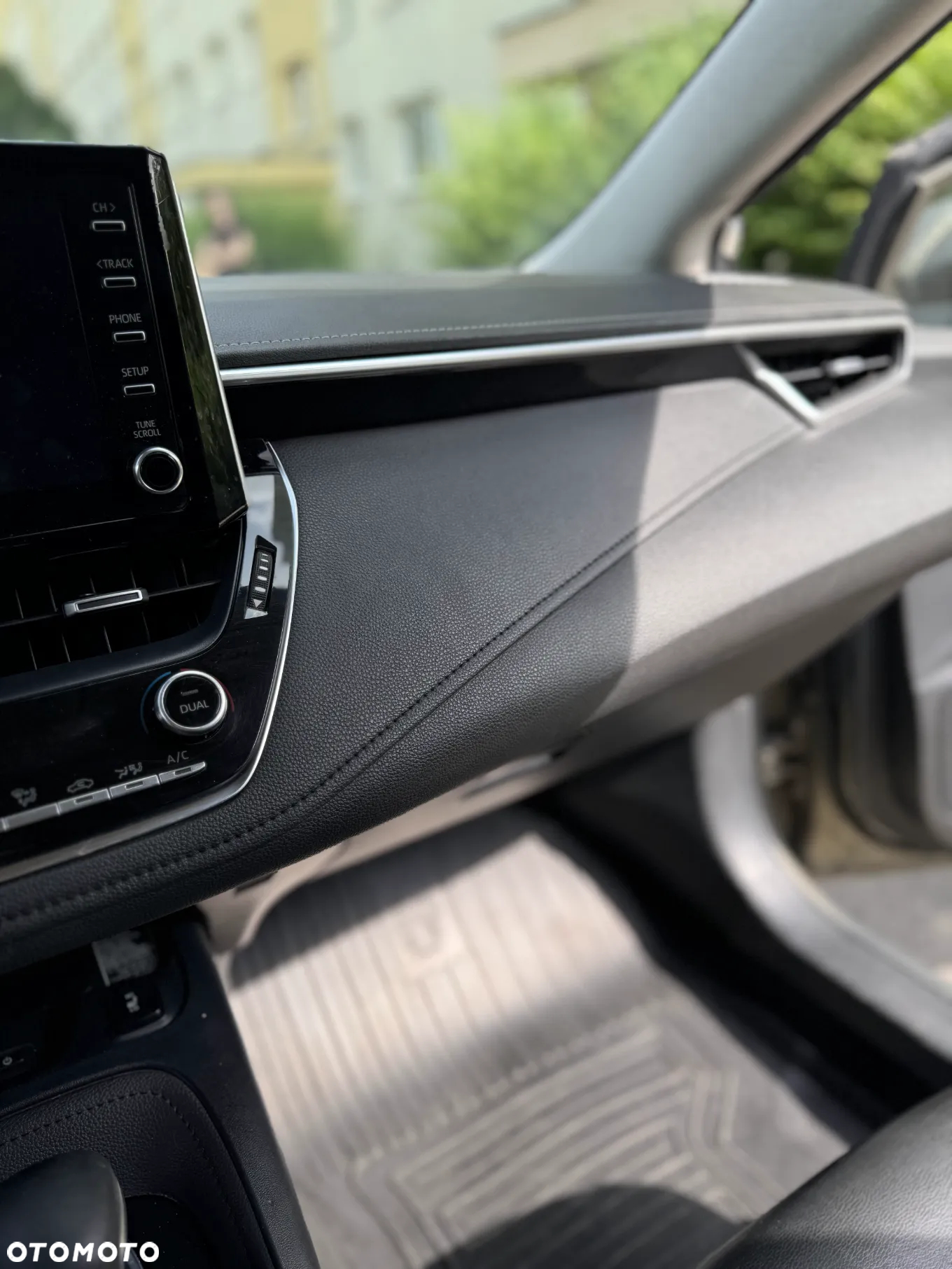 Toyota Corolla 1.8 Hybrid Executive - 11